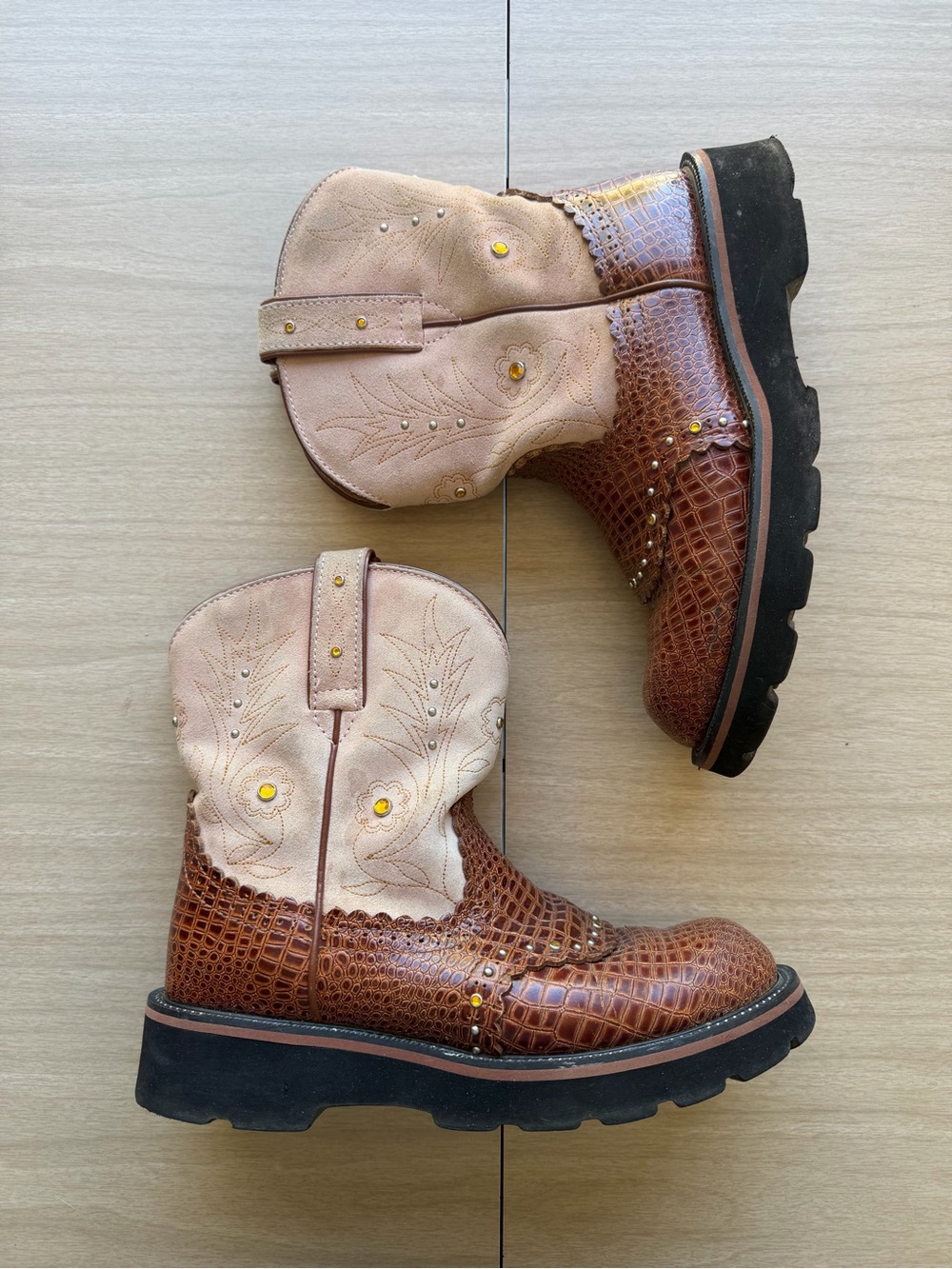 Ariat Women’s Brown Croc-Embossed & Tan Western Boots Size 8